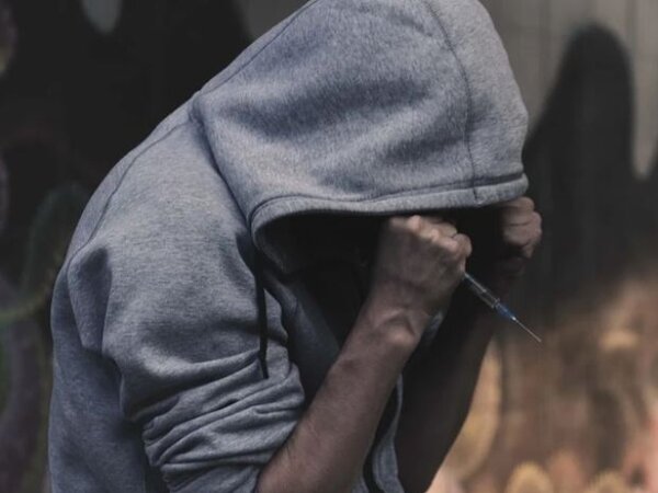 Закон сохранения импульса примеры. Применение аморфных тел. Таблица по физике гидравлические машины 7 класс. Жидкие кристаллы в технике. Применение твердых кристаллических веществ.