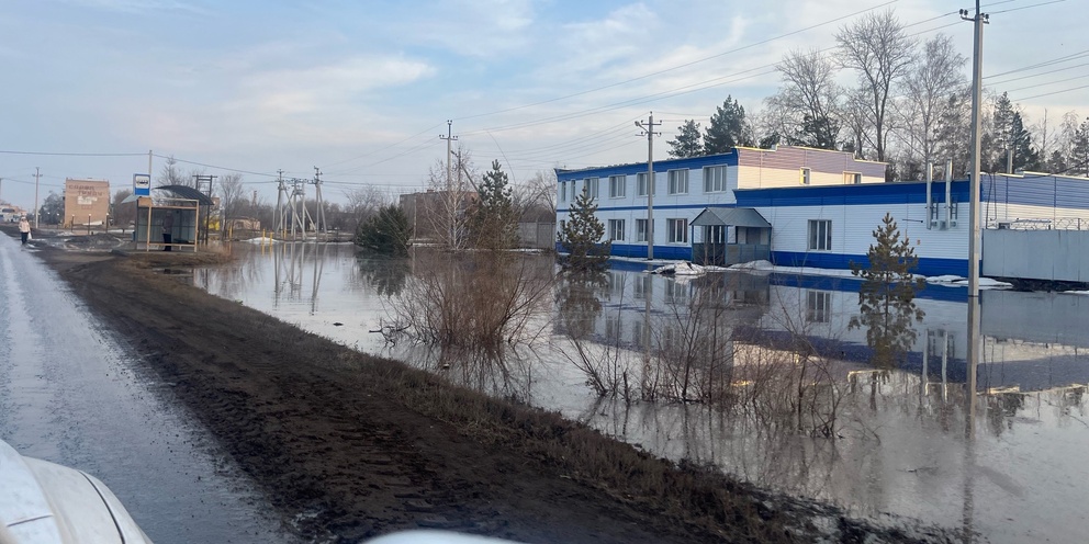 Топить за кого то. Топить за кого то. Одкб карикатура. Растопка русской печи. Хочу быть морем и топить людей.