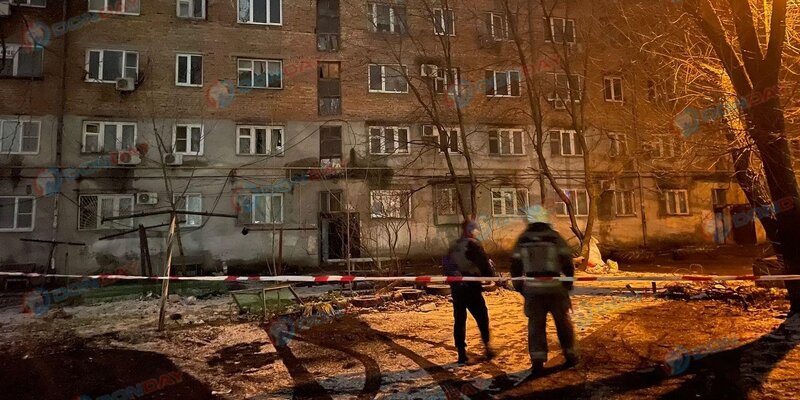 место стыка стен