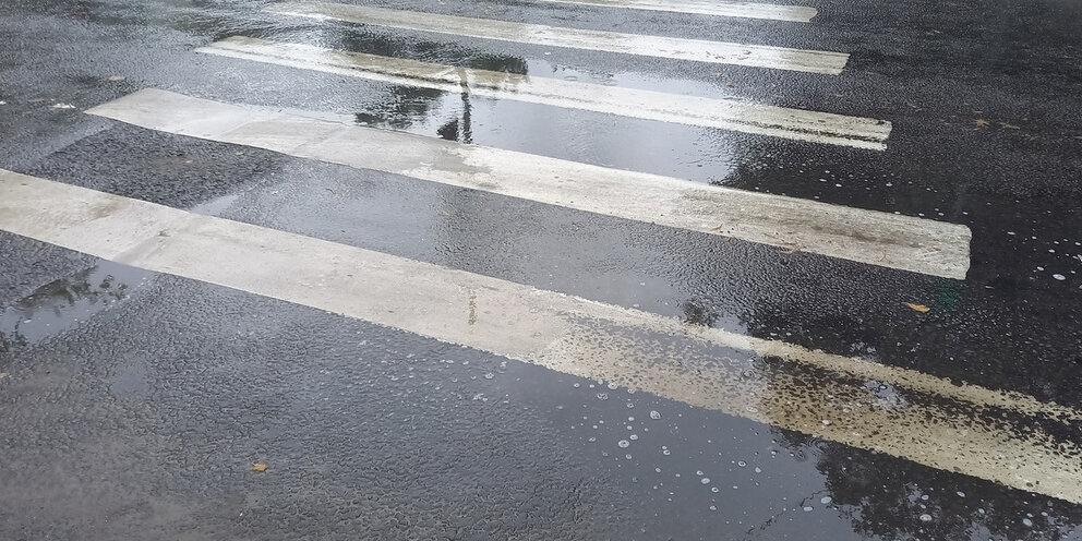 пдд для детей. правила пешеходного перехода. пешеход будь внимателен. правила дорожного движения для пешеходов. какпаиельн пирехдть дорогу.