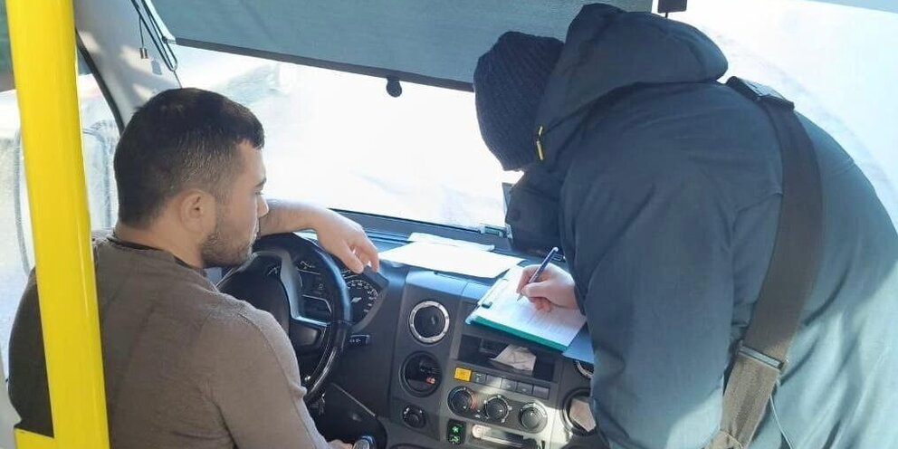 Мемы про маршрутку. Шутки про автобус. Автобус с реактивным двигателем. Быстрый автобус в германии. Общественный транспорт фон.