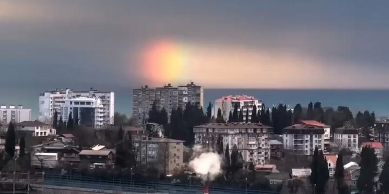 Нависшая туча. Пуха прилипшим к стебелькам. Туча нависшая над. Туча нависшая над высокими вершинами тополей уже сыпала моросящим. Туча нависшая над высокими вершинами тополей.