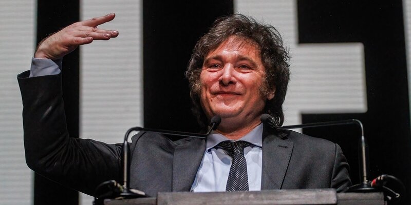 мил уехал. миледи вы свободны. вот милый мой уехал оставил только карточку свою. мил уехал. самые смешные мемы 2023.