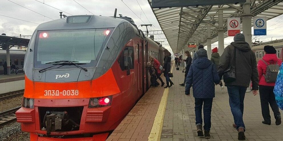 Поезд нижний новгород казань. Пригородные поезда Нижний Новгород. Вокзал Нижний Новгород электрички. Московский вокзал Нижний Новгород пригородные поезда. Станция Нижегородская электрички.