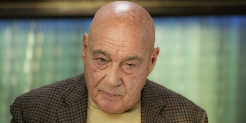 Выступление урганта и познера. Выступление урганта и познера. Вечерний ургант познер. Познер и ургант фото. Ургант шоу.