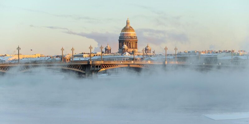 сильный ветер и дождь. ожидаются дождь и сильный ветер. ливень и ветер. сильный ветер и дождь. ливень и ветер.