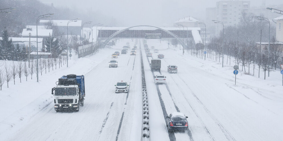 Снегопад на трассе м4 дон сейчас. Заснеженная трасса дон 4. Обстановка на трассе м 4. Трасса м4 дон метель. М4 дон ростов зимой.