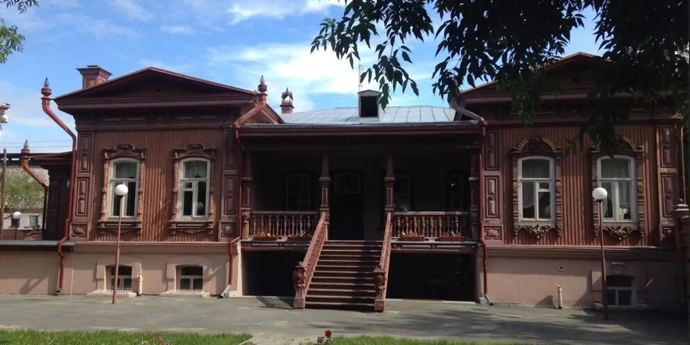 Запсибнефтехим тобольск. Пруд на мельникайте тюмень. Отдел капитального строительства. Крыши тюмени. Крыша пятиэтажки.