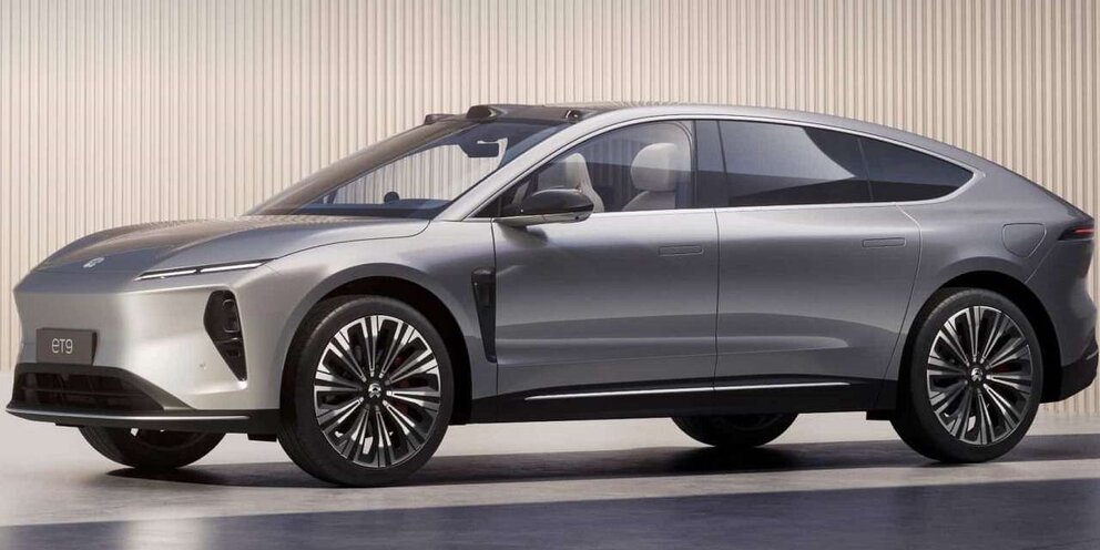 Nio et9 отряхивается от снега