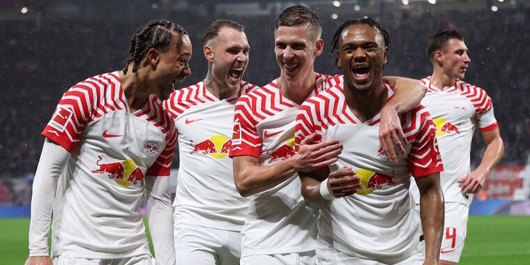 Вару стал котом. Пиковару вару 24 часа в костюме горничной. Вару девочка. Вару стал бабой. Вару.