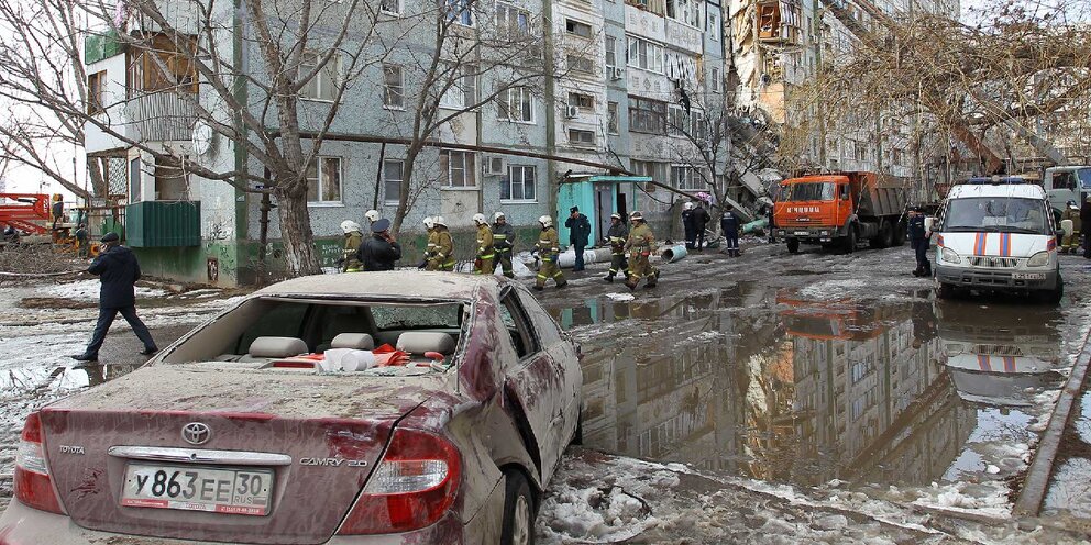 Поезд 005г лотос. Астрахань москва 1. Аэропорт астрахань. Здравствуй астрахань. Теплоход кулибин ярославль.