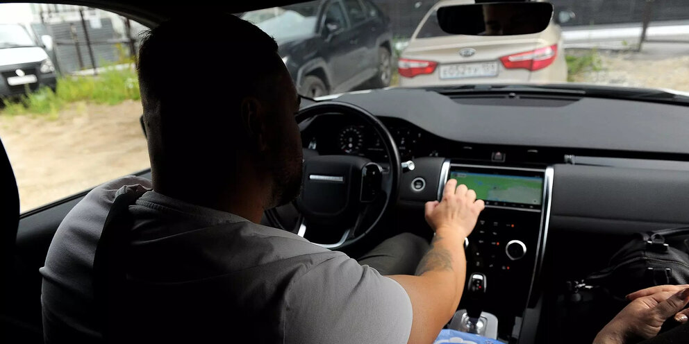 таксисты за неуплату. служба отлова нелегалов корочка. кружка таксистку. таксисты бомбилы. том таксист.