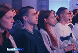 нанотехнологии ученые. человек с микроскопом. медики сша. наблюдение в микроскоп. про ученых за рубежом.