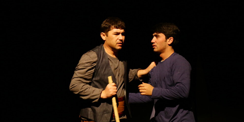 Ба nərgiz. Гыз атасы 208 серия. Nergiz memmedova слив. Гыз атасы. Гыз атасы.