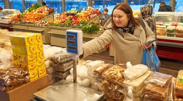 Продавец выходного дня фото. Работники магазина. Работа продавцом выходного дня. Продавец в магазине. Продавец в магазине продуктов.