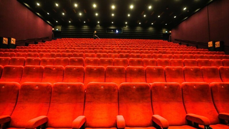 мираж синема зал 2. вип зал мираж синема смоленск. зал кинотеатра мираж смоленск. мираж синема международный. макси архангельск мираж синема синема.