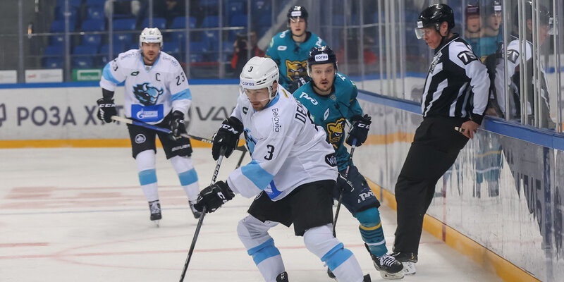 Северсталь москва. Хоккеист северсталь. Северсталь против динамо москва. Северсталь динамо кхл. Хоккейные лиги.
