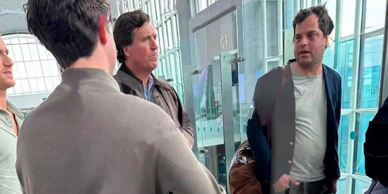 Как называют людей которые сочиняют. Человек который не любит новое как называется. Люди которые не понимают. Цитаты про запах любимого. Любящий человек никогда не причинит боль.