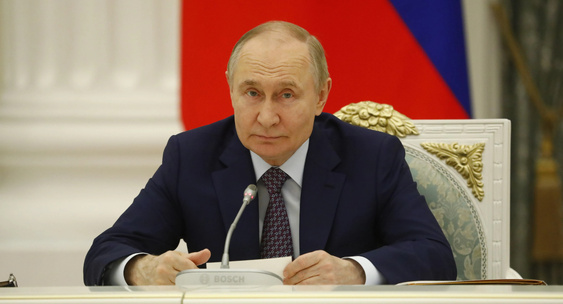 Путин: Киев нарастил атаки беспилотниками самолётного типа|