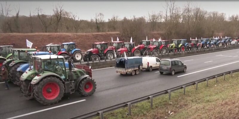 колонна ростральная санкт-петербурге ростральная. масленица в мураново. колонны жгли. одесса дом профсоюзов 2 мая 2014 г. бадняк в сербии.