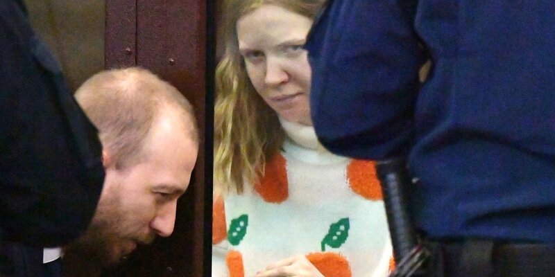 Защита треповой обжаловала арест. Полицейский в суде. Какой срок дали треповой. В следствии. Дарью трепову задержали.