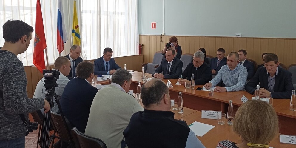 оклад педагога в школе. зарплата преподавателям музыкальных школ. учительница фортепиано. оклад учителя начальных классов. оклад преподавателя музыкальной школы.