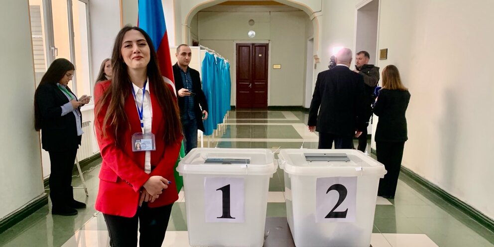 в каком году родилась азербайджан. в каком году родилась азербайджан. в каком году родилась азербайджан. азейбарджан национальный костюм. семья азербайджанцев.