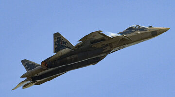 Бортовой компьютер на мерседес w204. Остановите ам оставьте двигатель. Мерседес 212 резервный акб. W205 mercedes аккумулятор. Низкий уровень бензина w213 мерседес.