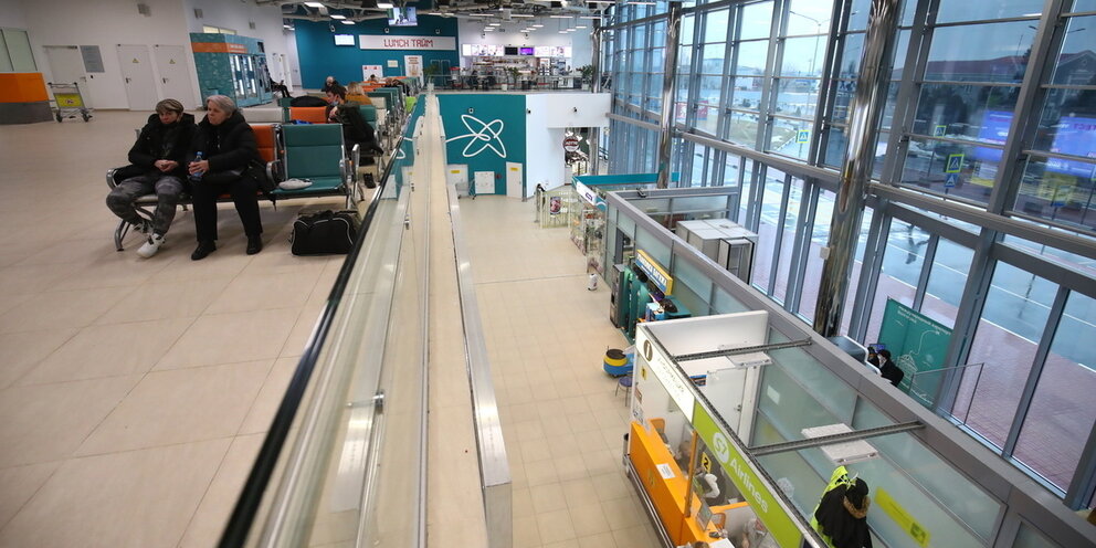 табло вылетов самолетов аэропорта домодедово. табло прилета аэропорта хургады. аэропорт внуково табло вылета. шереметьево прилет. табло вылета прилета.