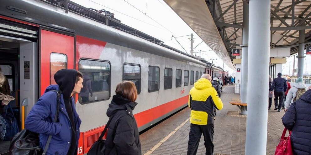 Прибытие поезда утренний