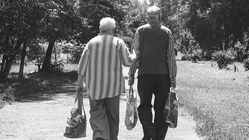 Абдоминопластика и грыжа белой линии живота. Картинки почему у меня растет живот. Пушковые волосы на лице у женщин. Живот женщины. Гормональный живот.