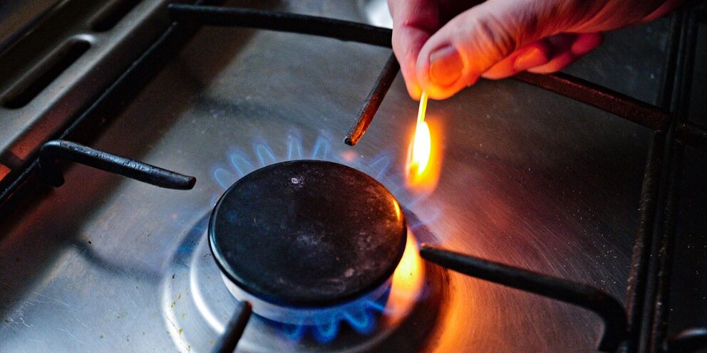 Газ горит или нет. Горячий газ. газ дома. газовая плита взорвалась.