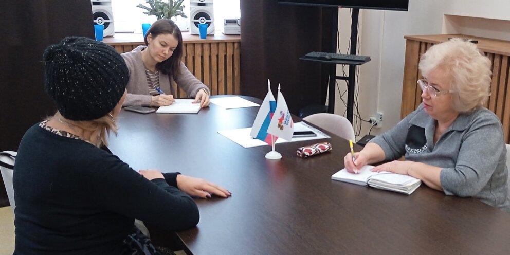 грамота в советском стиле. центральный исполнительный комитет ссср (цик ссср). районный исполком депутатов трудящихся. ордер на квартиру ссср. корешок ордера на жилое помещение.