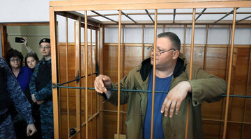 Заключенный беглец в темном лесу. 7 осужденных. Исправительная колония 7 ангарск. Военная тюрьма. Кристиан малхейрос.