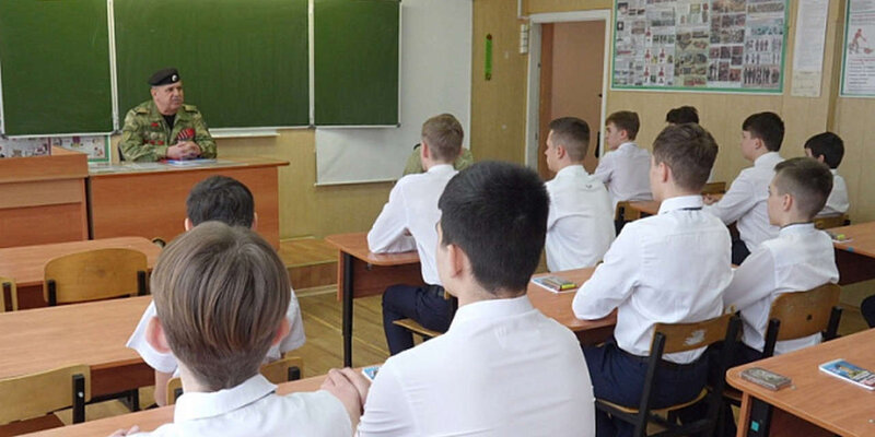 Дети в классе. Урок формирования и совершенствования. Создать новый проект. Формирование новых классов. Примеры наследования.