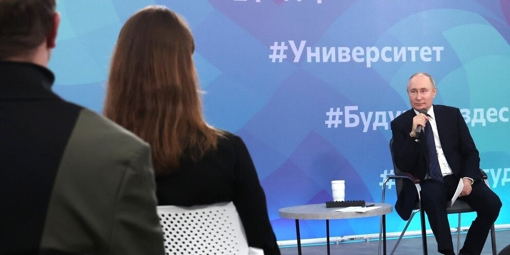 Оценщик зарплата. Повышение зарплаты бюджетникам. Примерные зарплаты госслужащих в 2023 году. Сколько прибавят зарплату бюджетникам в 2024 году. Повышение зарплаты бюджетникам в 2022 году.