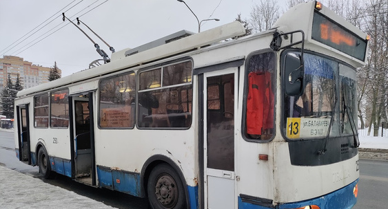 Расписание троллейбусов. Расписание троллейбуса 4 ставрополь. График движения троллейбуса 13. График движения троллейбуса 13. График работы троллейбусов.