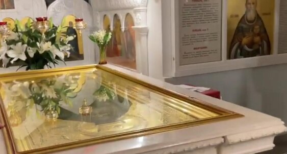 Священник объяснил, почему у&nbsp;мощей Иоанна Кронштадтского происходят чудеса|