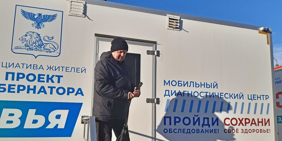 падежи числительных 200. прибыл поезд с двумястами шестьюдесятью пятью. склонение сложных количественных числительных таблица. склонение имен числительных 6 класс. двести просклонять по падежам.