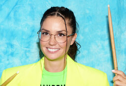 Пятый канал телепедия. Логотип 5 канала петербург. Телеканал россия. Пятый канал знак отличия. Пятый канал.