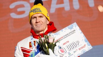 человечек на пьедестале. медаль получает спортсмен за 2 место. занять второе место в следующей. пьедестал награждения. занять второе место в следующей.