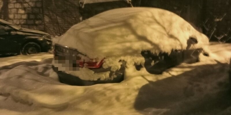 Тая выпавший ночью. Зимняя романтика. Тая выпавший ночью. Замерзшая девушка. Печальный образ ноябрь.