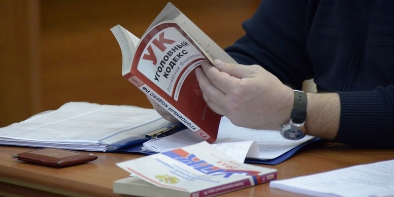 Не выпускают из дома. Не выпускают из дома