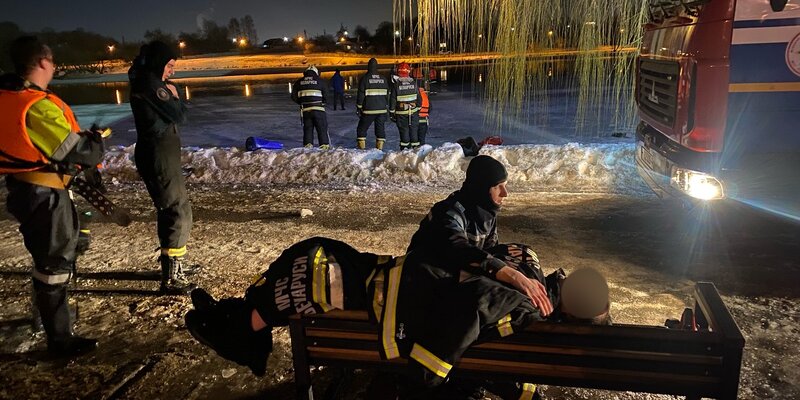 Человек провалился под лед как ему помочь. Человек провалился под лед как ему помочь