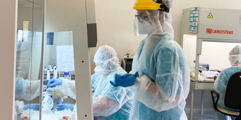 какое время заразный человек после коронавируса. инкубационный период коронавируса симптомы. инкубационный периолд корона. коронавирус продолжительность болезни. какое время заразный человек после коронавируса.