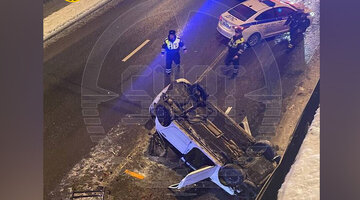 девушки в шортиках в машине. снял девушку на машине видео. снял девушку на машине видео. девушка на шпильках за рулем. машины для девочек.