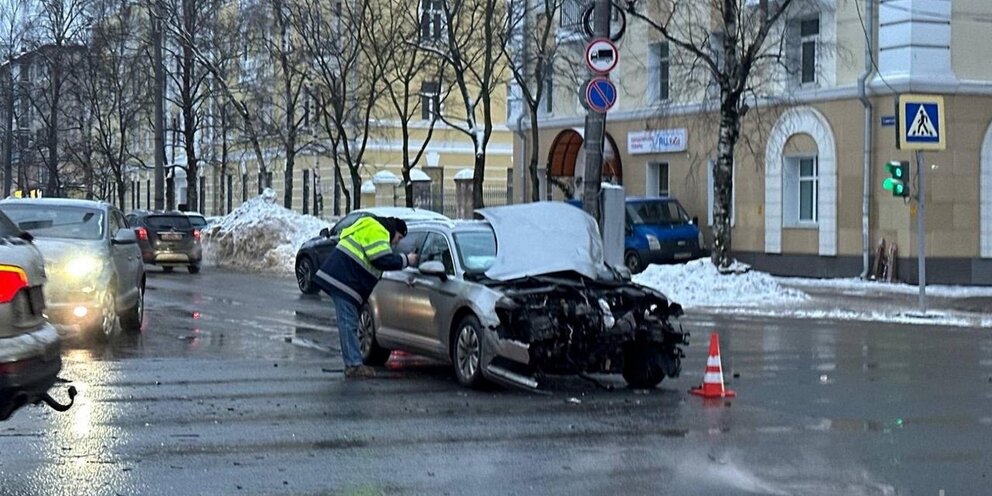 Водитель категории е. Водитель грузового авто. Водитель категории с. Водитель кат с. Вакансии вологды водитель е.