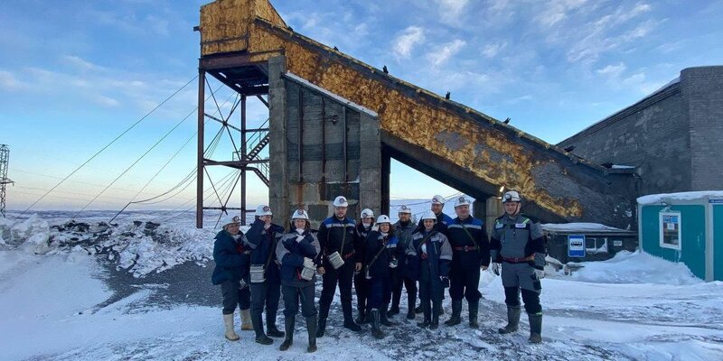 Город оленегорск мурманская область. Проект мурманская область. Транспортный комплекс. Стихи про мурманск. Доклад о городе мончегорск.