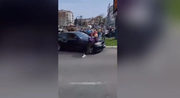 Мексика женщина полицейский. Чел в мексике заехал в митинг феминисток. Человек в мексике заехал в митинг феминисток видео. Митинг. Феминизм митинг.