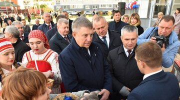 Метаклэй фото. Сельскохозяйственный рынок. Генеральный директор термотрон брянск. Метаклэй. Горячая линия мой бизнес.